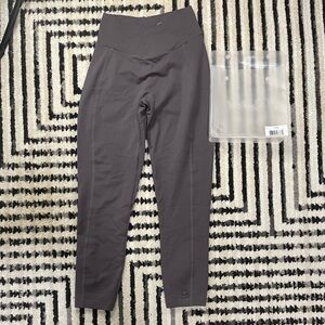Bombshell Sportswear Brazilian contour 7/8 leggings in shadow size MEDIUM